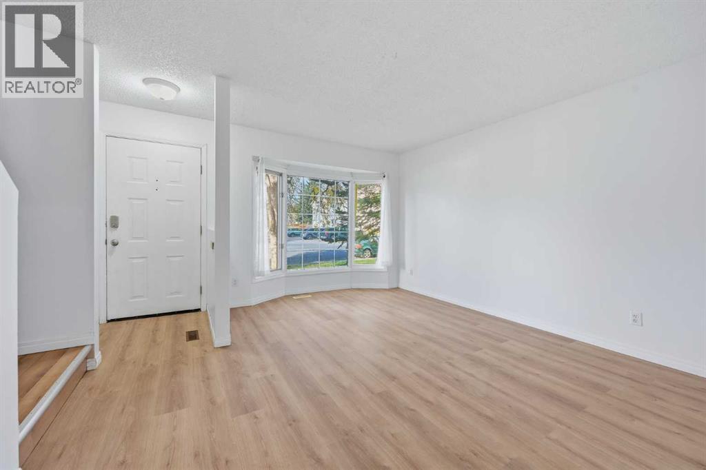 70 Edgeburn Crescent NW photo 4