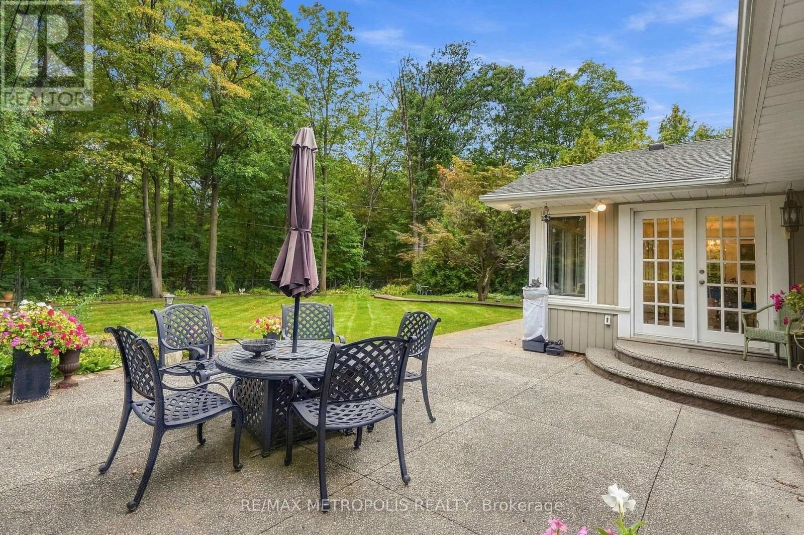 1228 Elgin Crescent, Oakville, ON photo 23