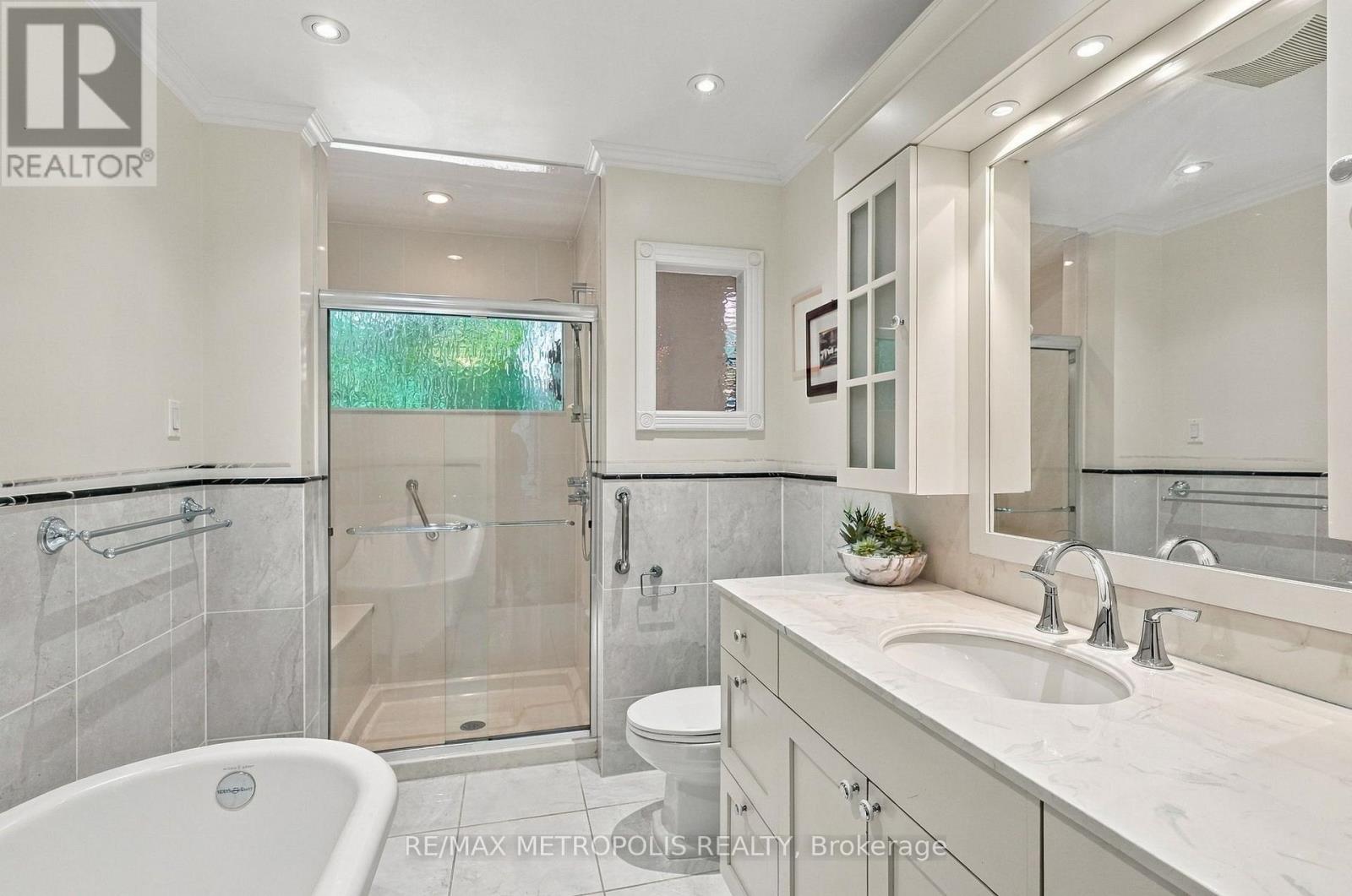 1228 Elgin Crescent, Oakville, ON photo 28