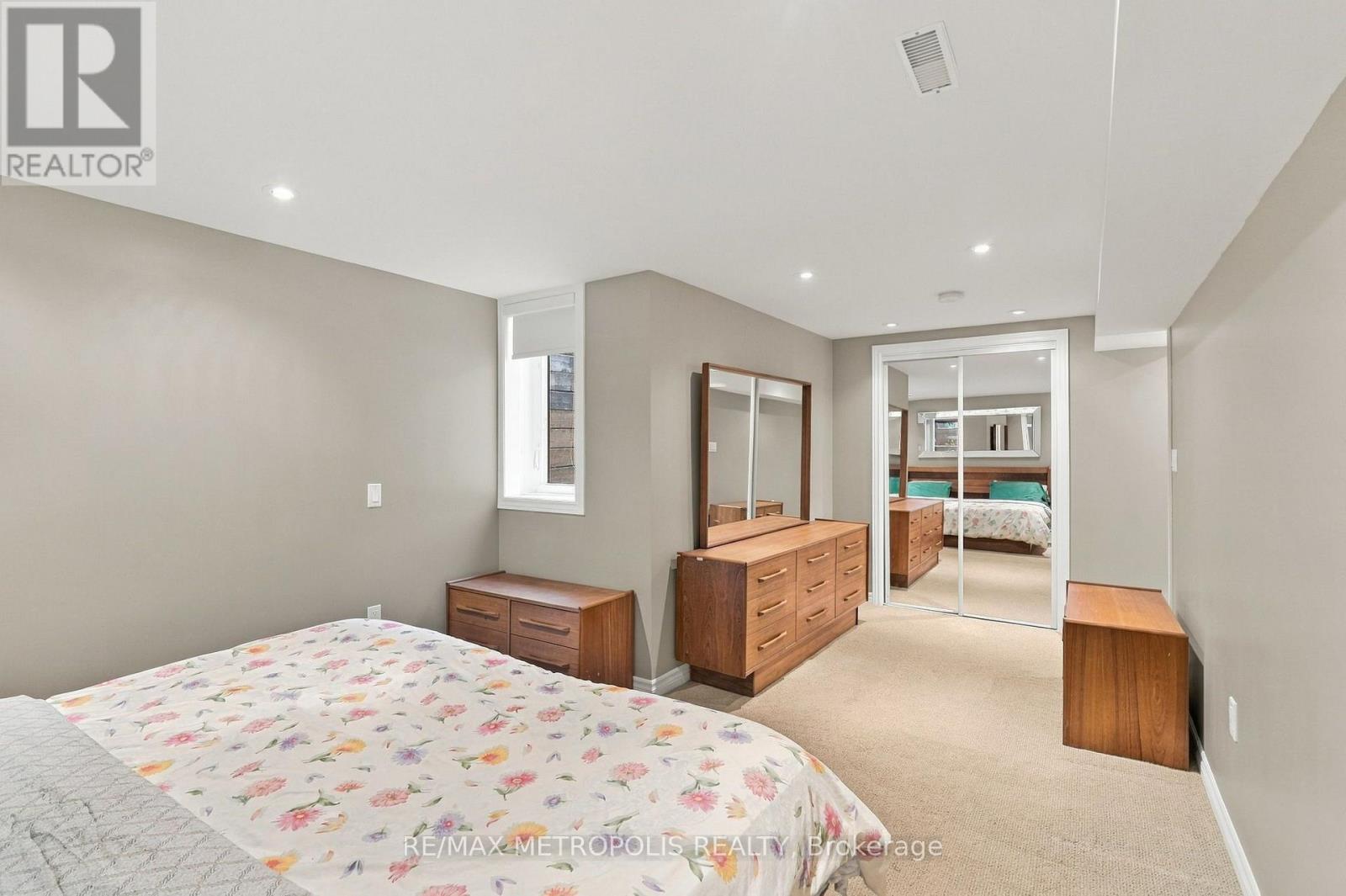 1228 Elgin Crescent, Oakville, ON photo 38