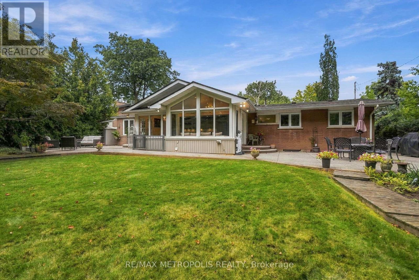 1228 Elgin Crescent, Oakville, ON photo 49