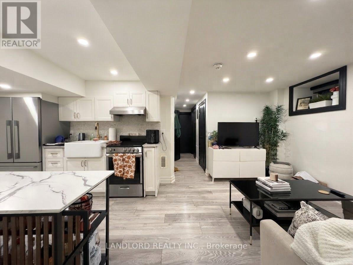 Photo of 121 Sorauren Avenue