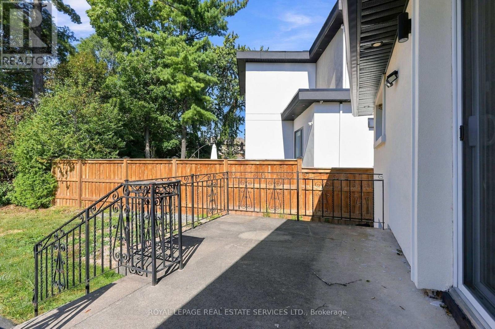 560 Stonecliffe Road, Oakville, ON photo 32