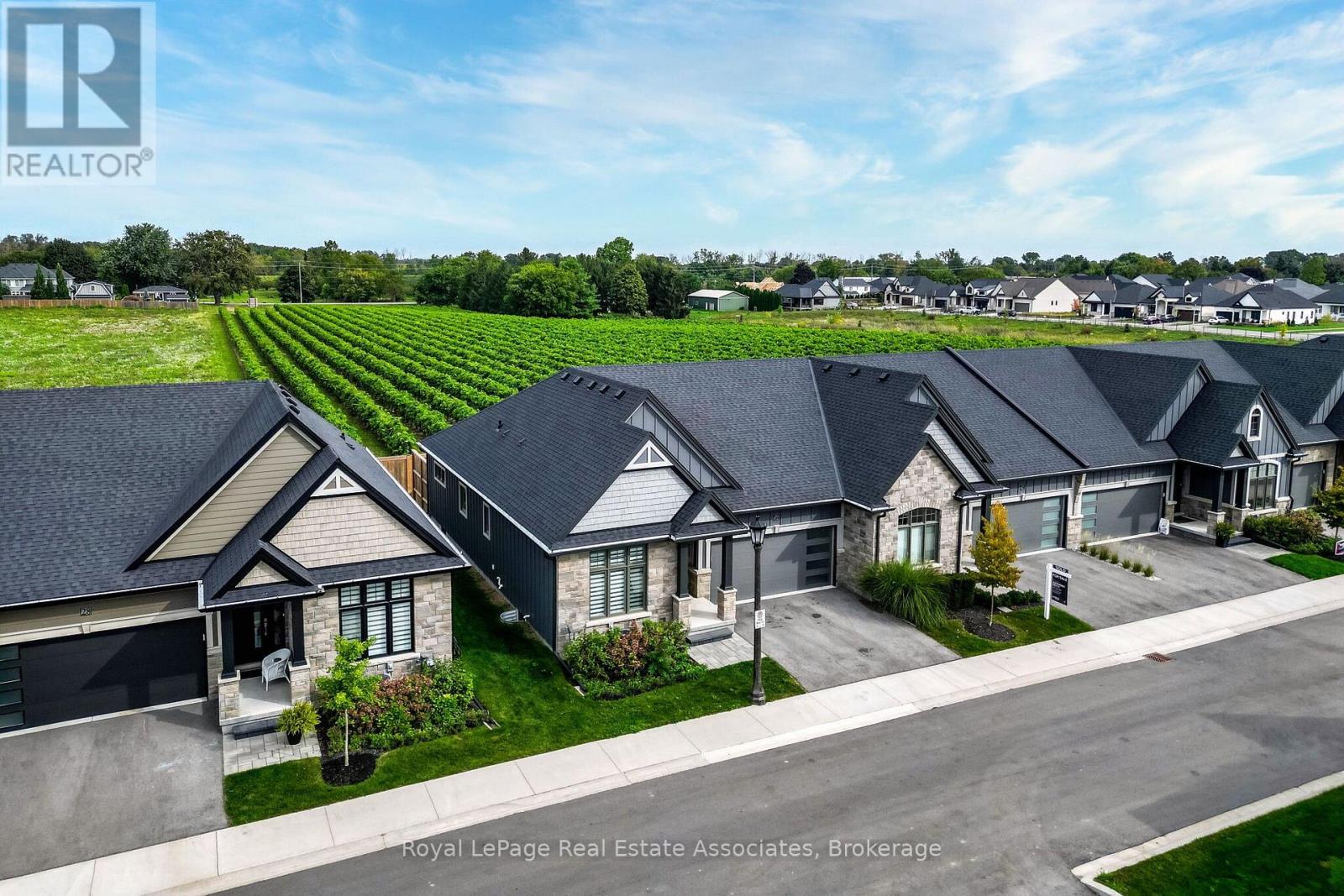 26 Peachtree Lane, Niagara-on-the-Lake, ON photo 4