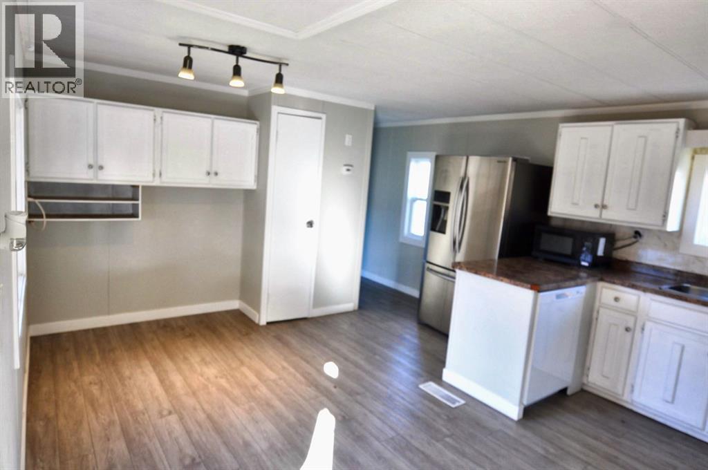 411 Kannell Drive NE, High River — photo 4