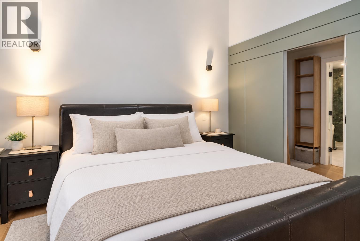 Photo of 251 DOUGLAS CRESCENT 19
