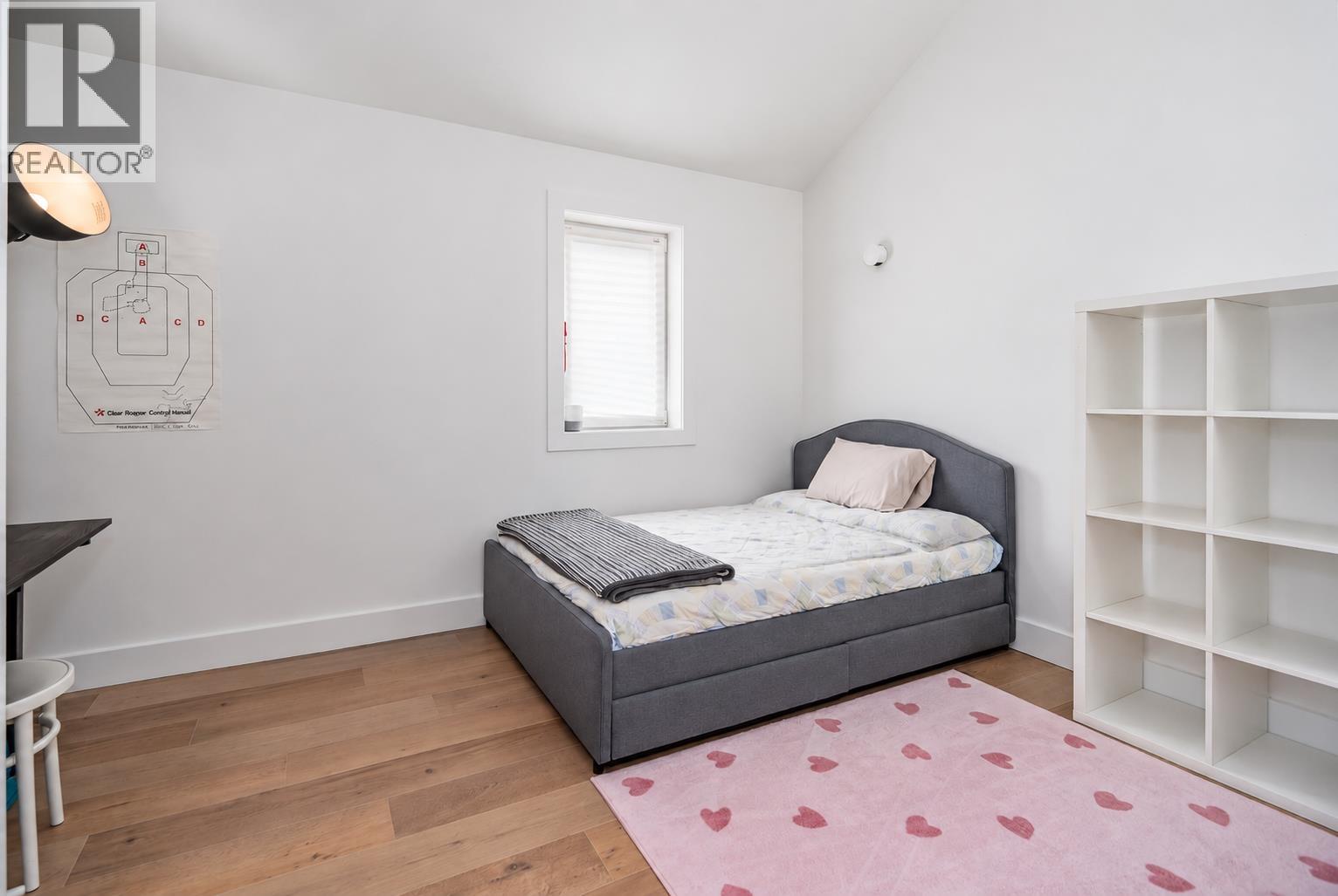 Photo of 251 DOUGLAS CRESCENT 26