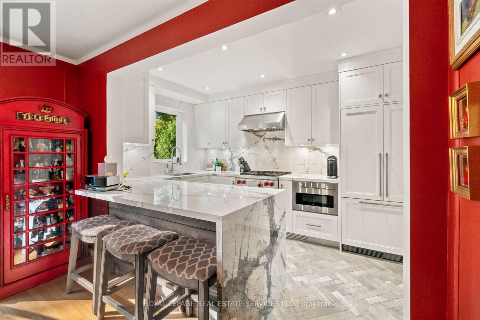 64 CLIVEDEN AVENUE - 12
