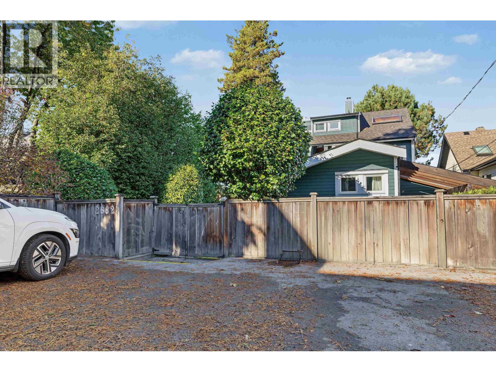 Photo of 4 2682 W 8TH AVENUE 33