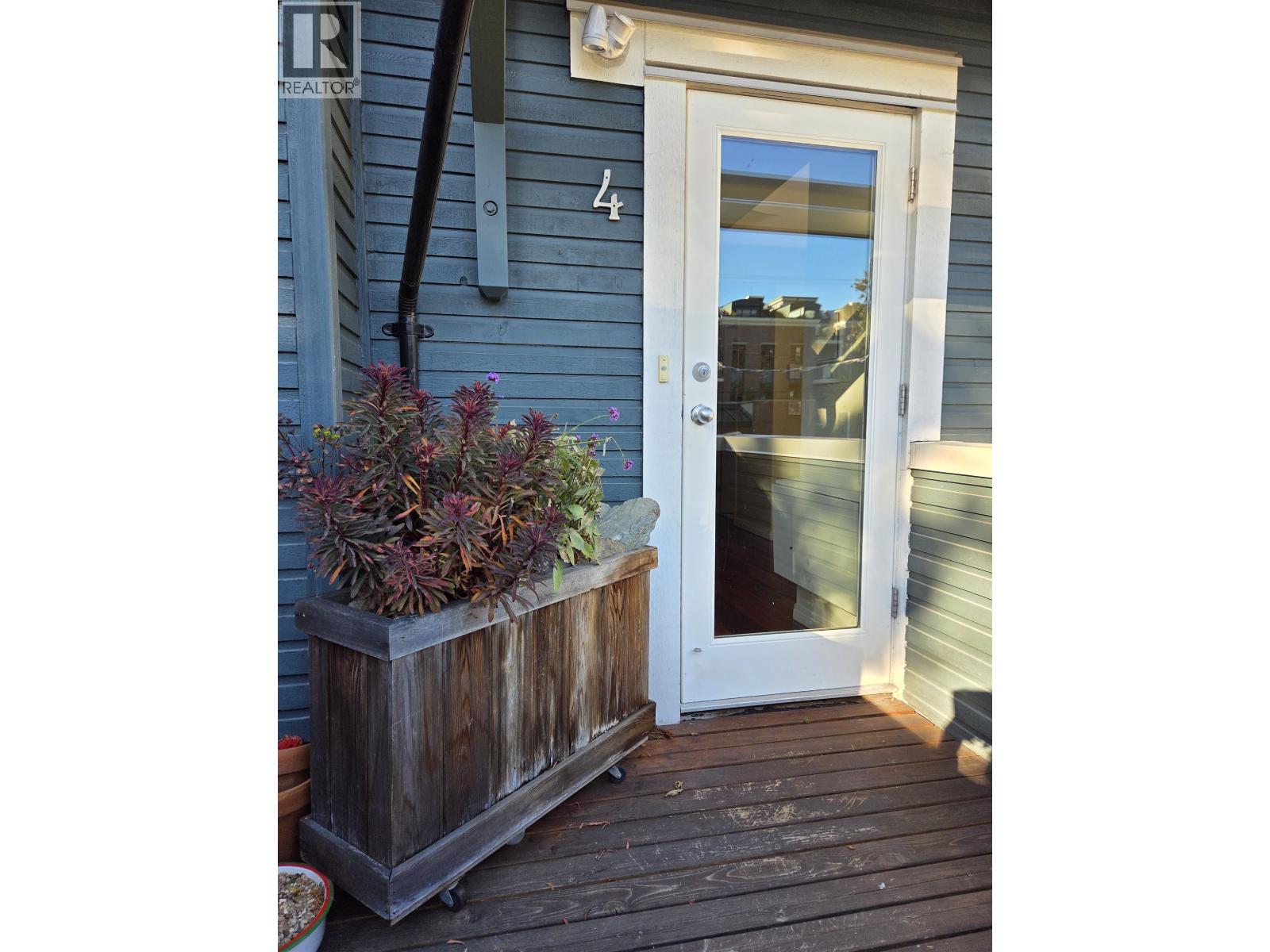Photo of 4 2682 W 8TH AVENUE 30