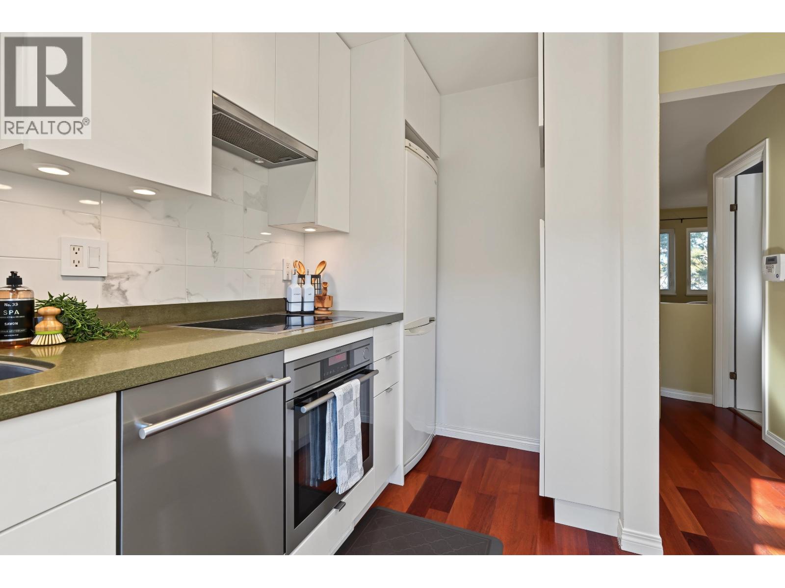 Photo of 4 2682 W 8TH AVENUE 11