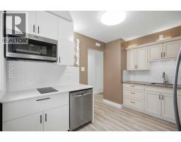 4pc Bathroom - 4824 Claret Street Nw, Calgary, AB T2L1C1 Photo 14