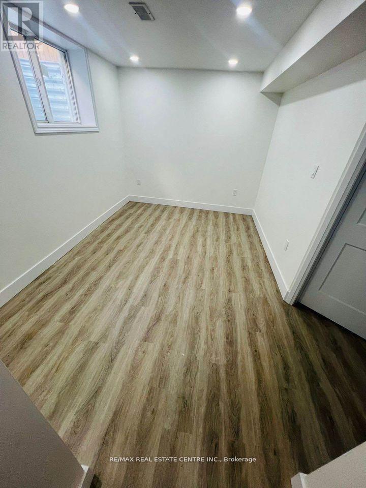 BASEMEN - 3916 AUCKLAND AVENUE, London South (South W)