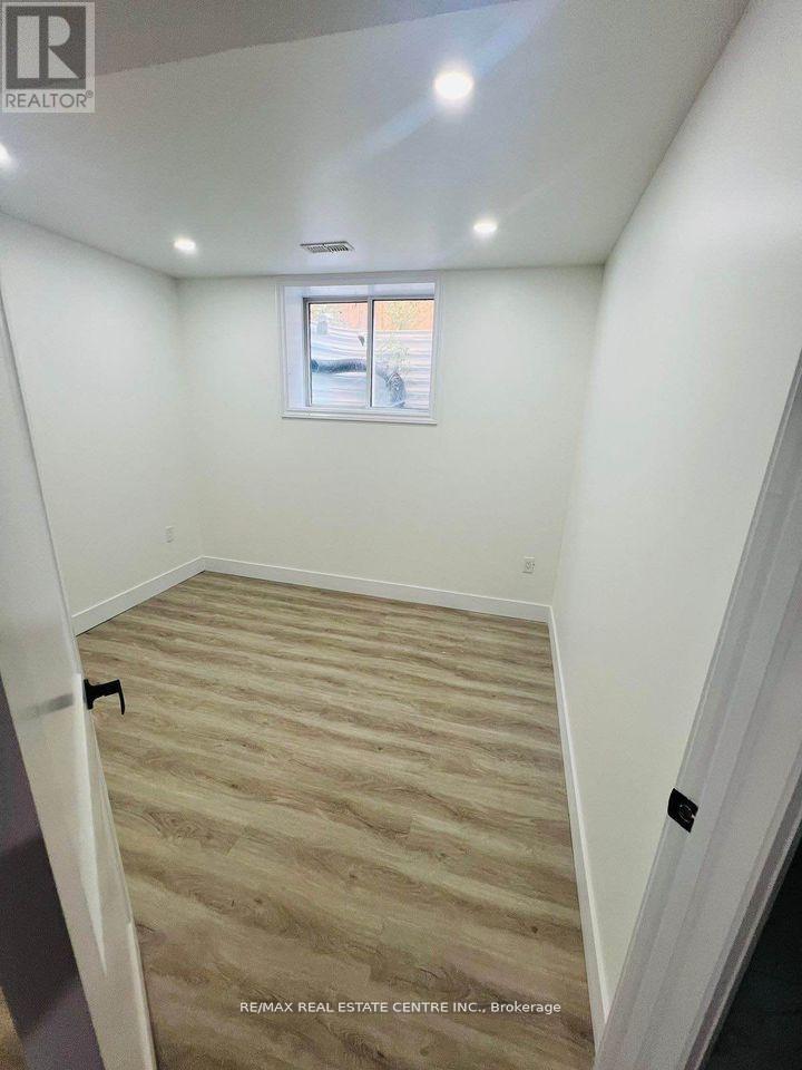 BASEMEN - 3916 AUCKLAND AVENUE, London South (South W) — photo 5