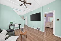 902 Magnus Avenue, Winnipeg, MB R2X0N1 Photo 8