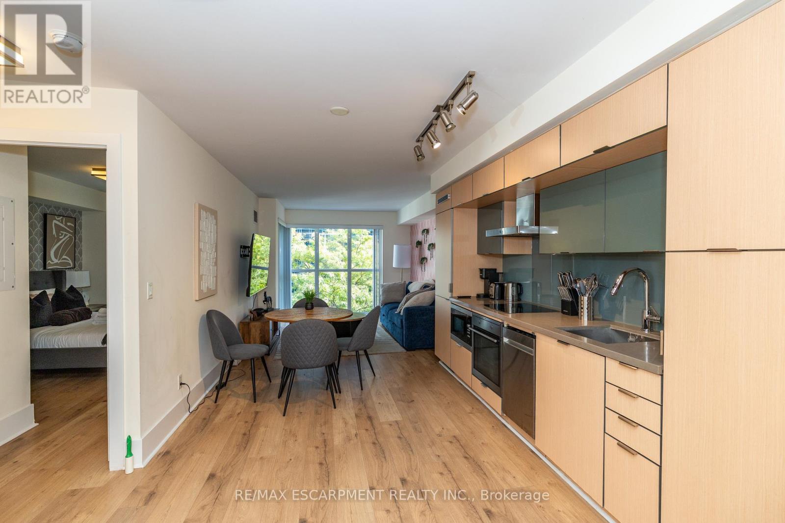 #307 300 FRONT STREET W - 11