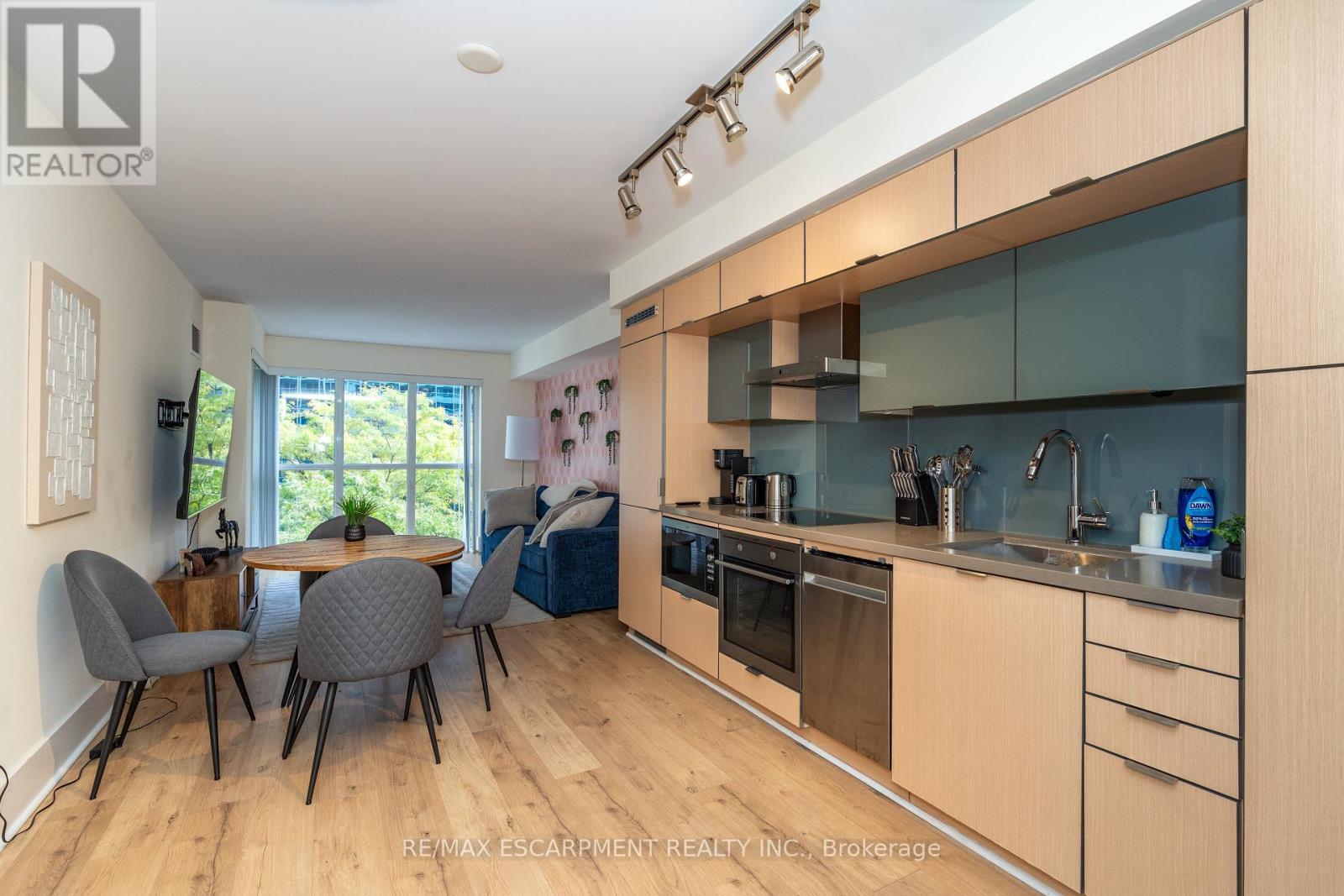 #307 300 FRONT STREET W - 9