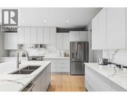 Kitchen - 18 West Point Mews Sw, Calgary, AB T3H0X4 Photo 7