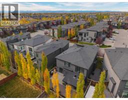18 West Point Mews Sw, Calgary, AB T3H0X4 Photo 37