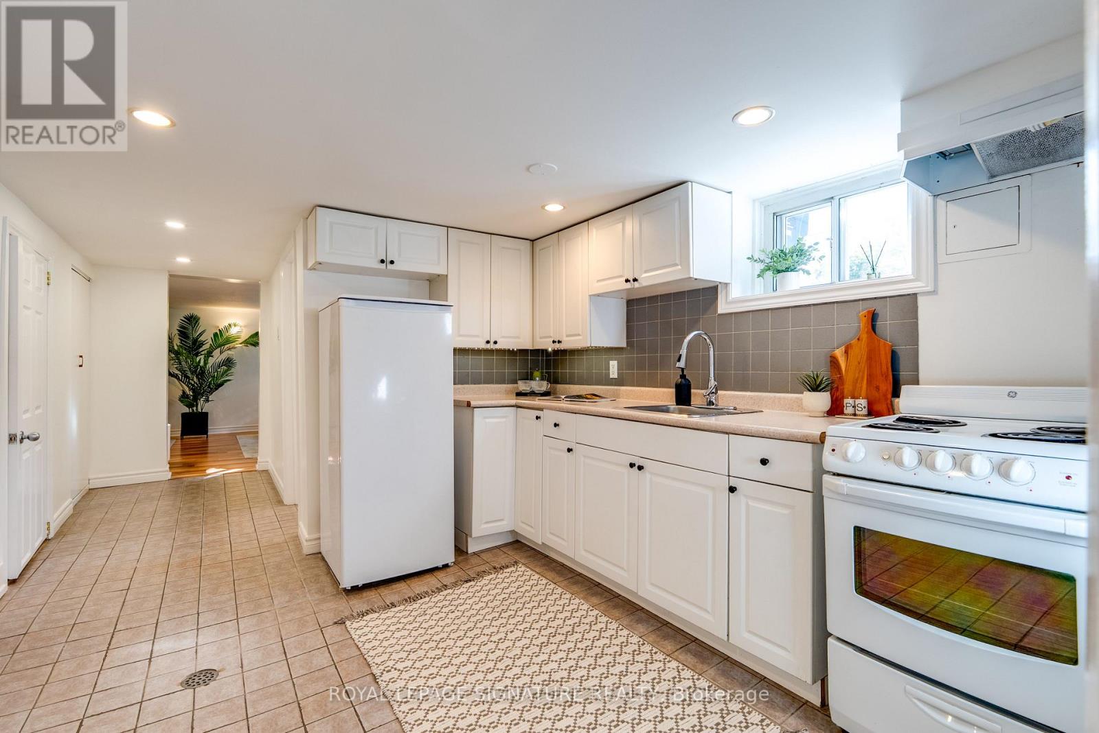 31 Davies Crescent, Toronto, ON photo 23