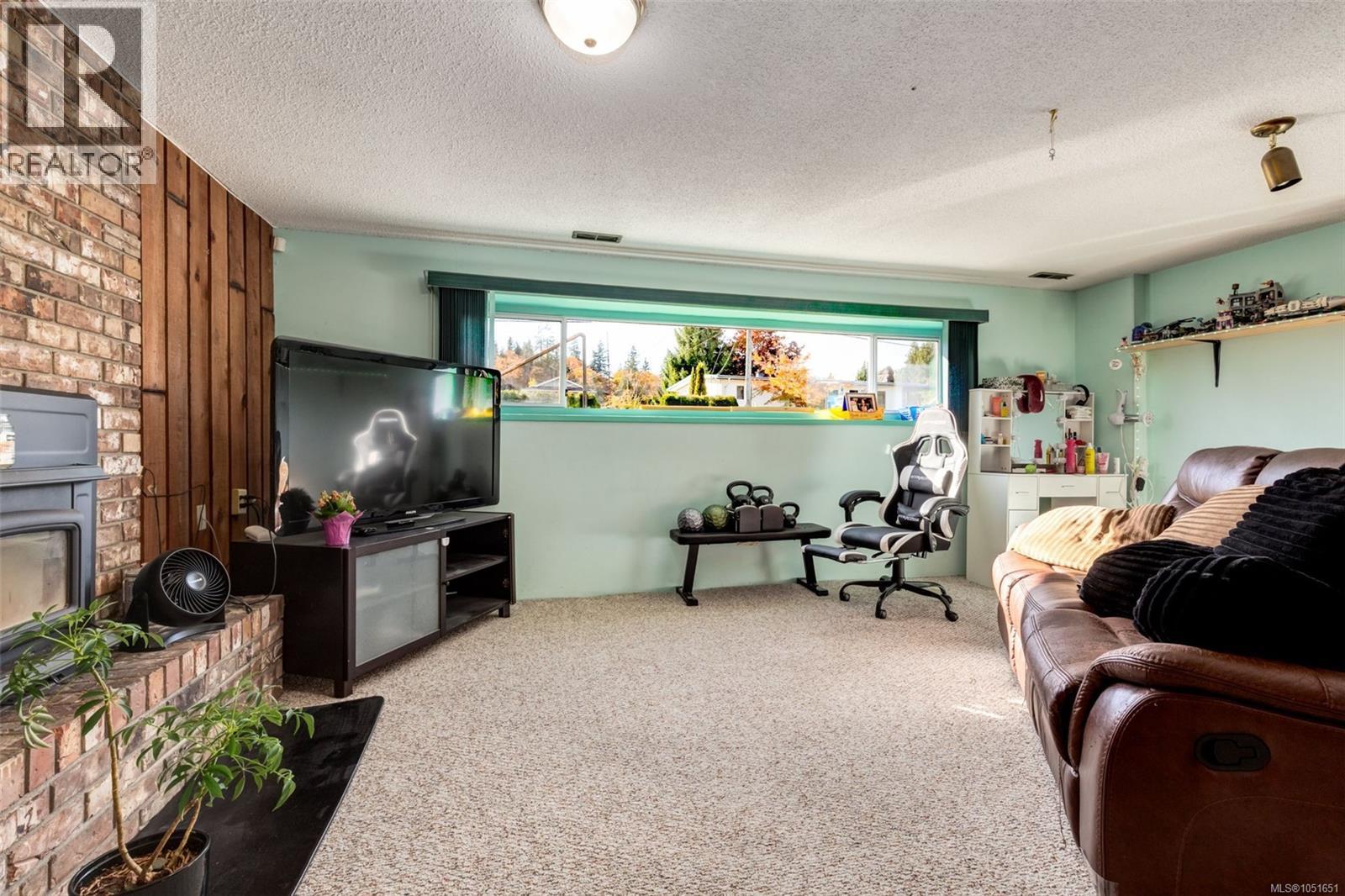 2895 Josephine St - 35