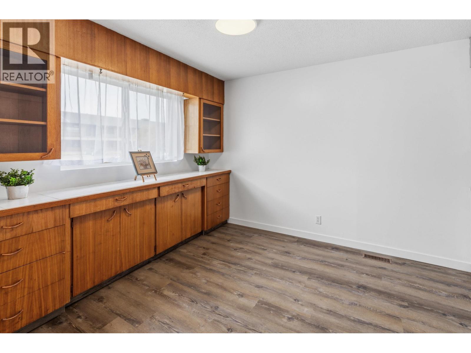 1662-1668 JOHNSON STREET - 5