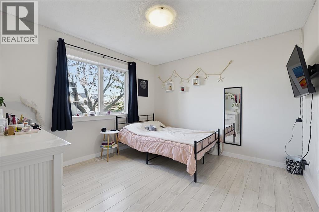 85 West Mcdougal Road, Cochrane