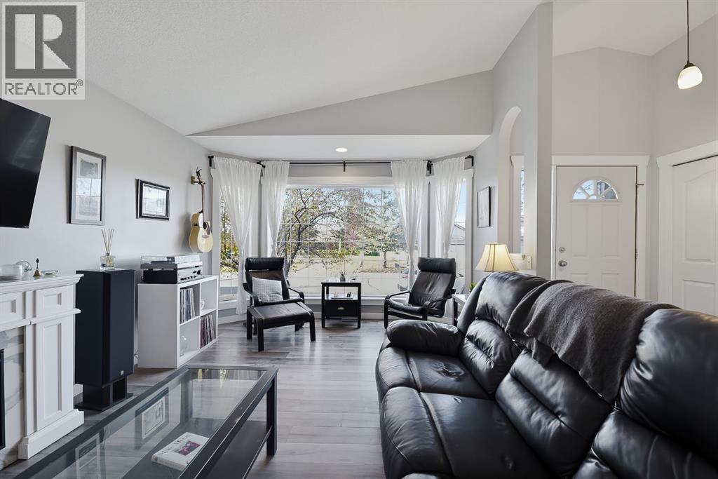 85 West Mcdougal Road, Cochrane