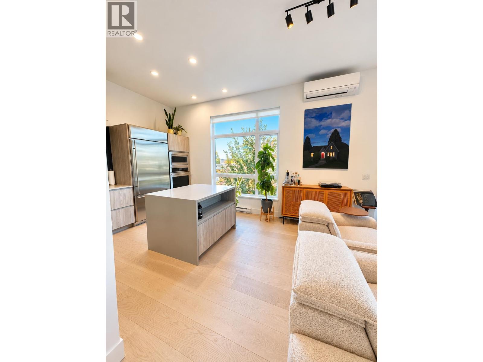 Photo of 305 300 SALTER STREET 11