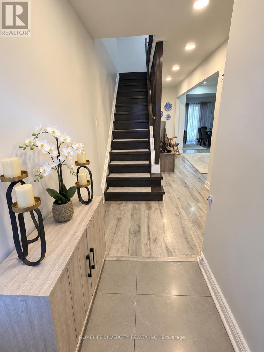 151 THOMS CRESCENT, Newmarket (Central Newmarket) — photo 3