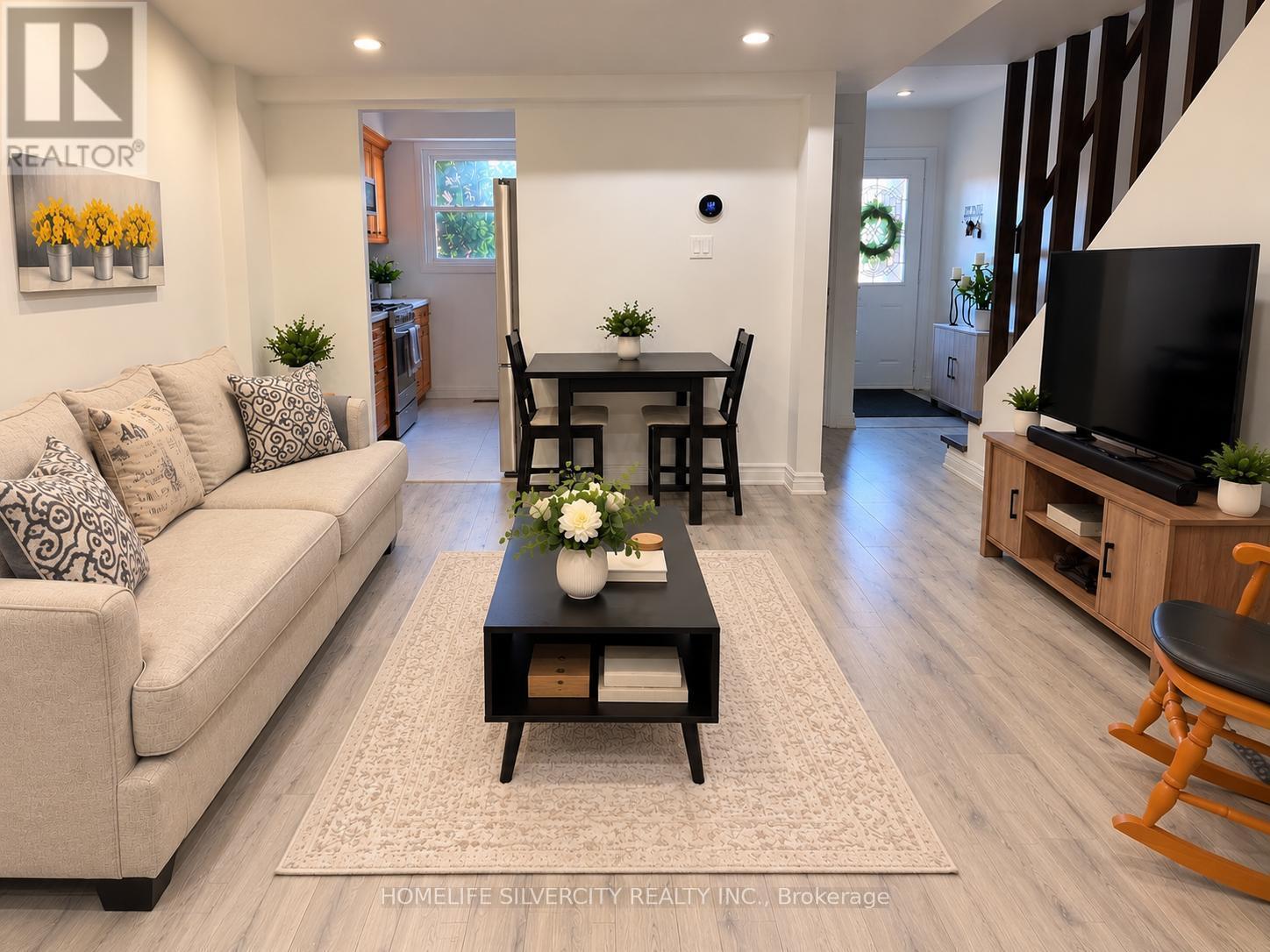 151 THOMS CRESCENT - 4