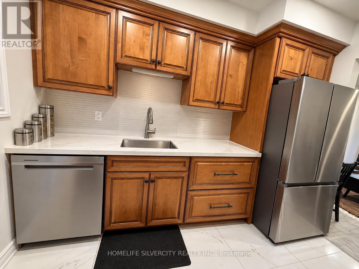 151 THOMS CRESCENT, Newmarket (Central Newmarket) — photo 7