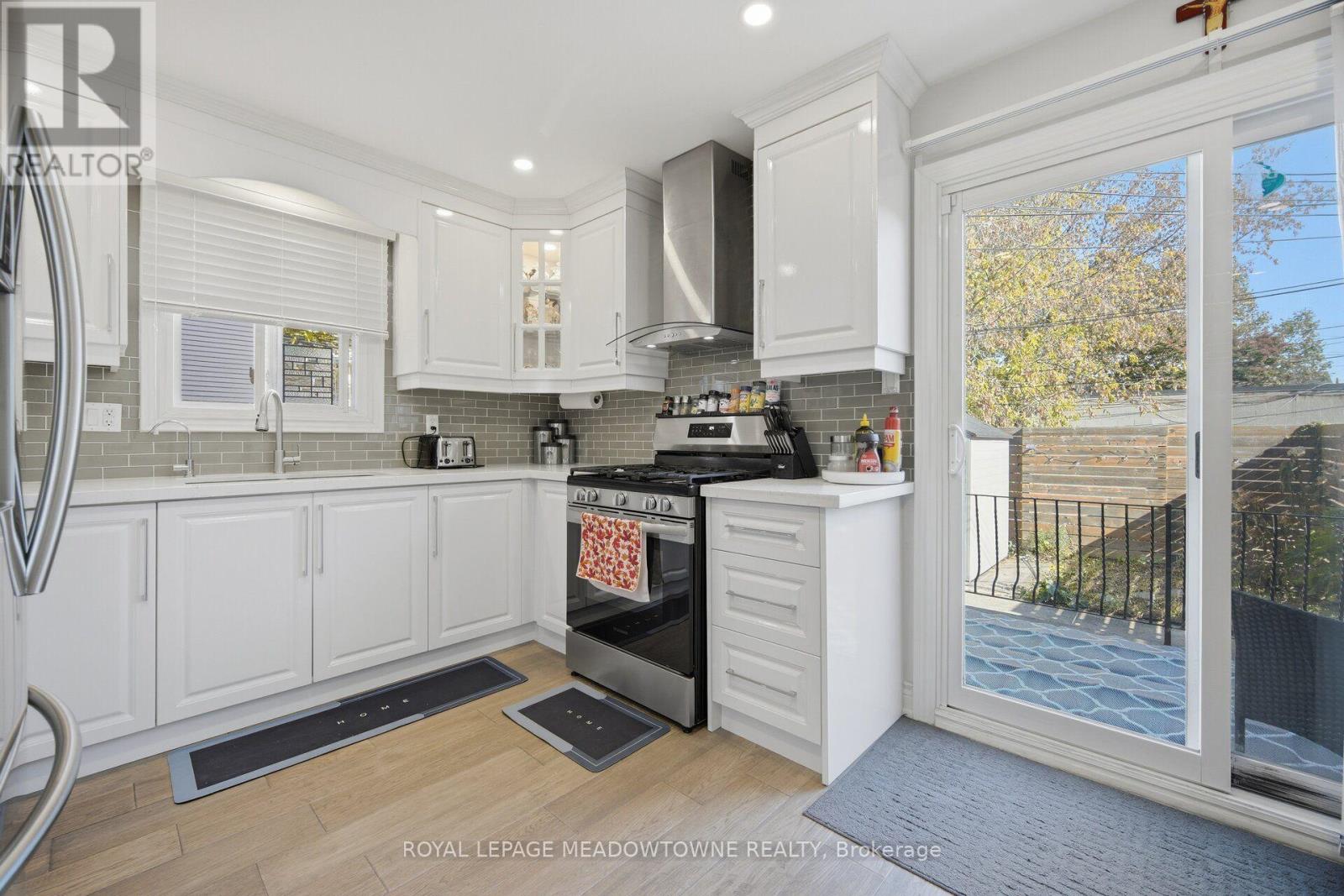 451 Westmoreland Avenue North, Toronto, ON photo 13