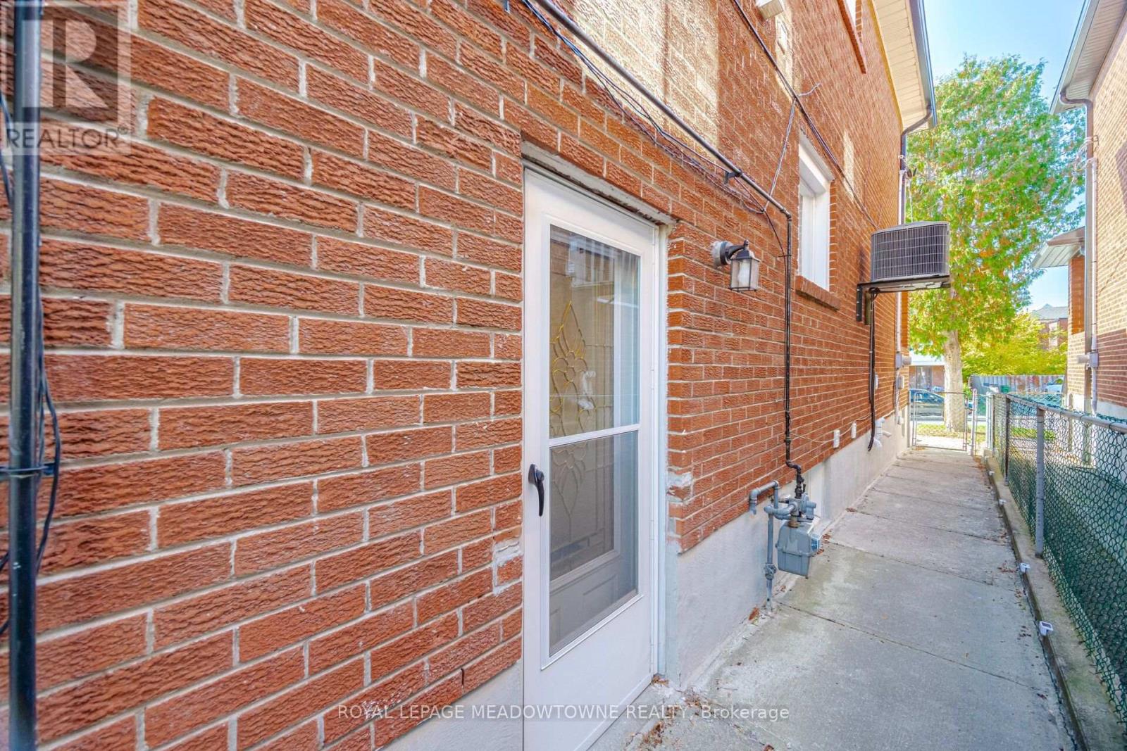 451 Westmoreland Avenue North, Toronto, ON photo 39