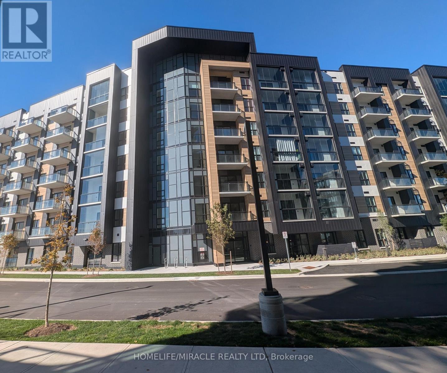 213 - 3008 WILLIAM CUTMORE BOULEVARD, Oakville (JM Joshua Meadows)