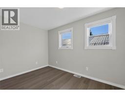 902 Cottonwood Avenue, Salmo, BC V0G1Z0 Photo 18