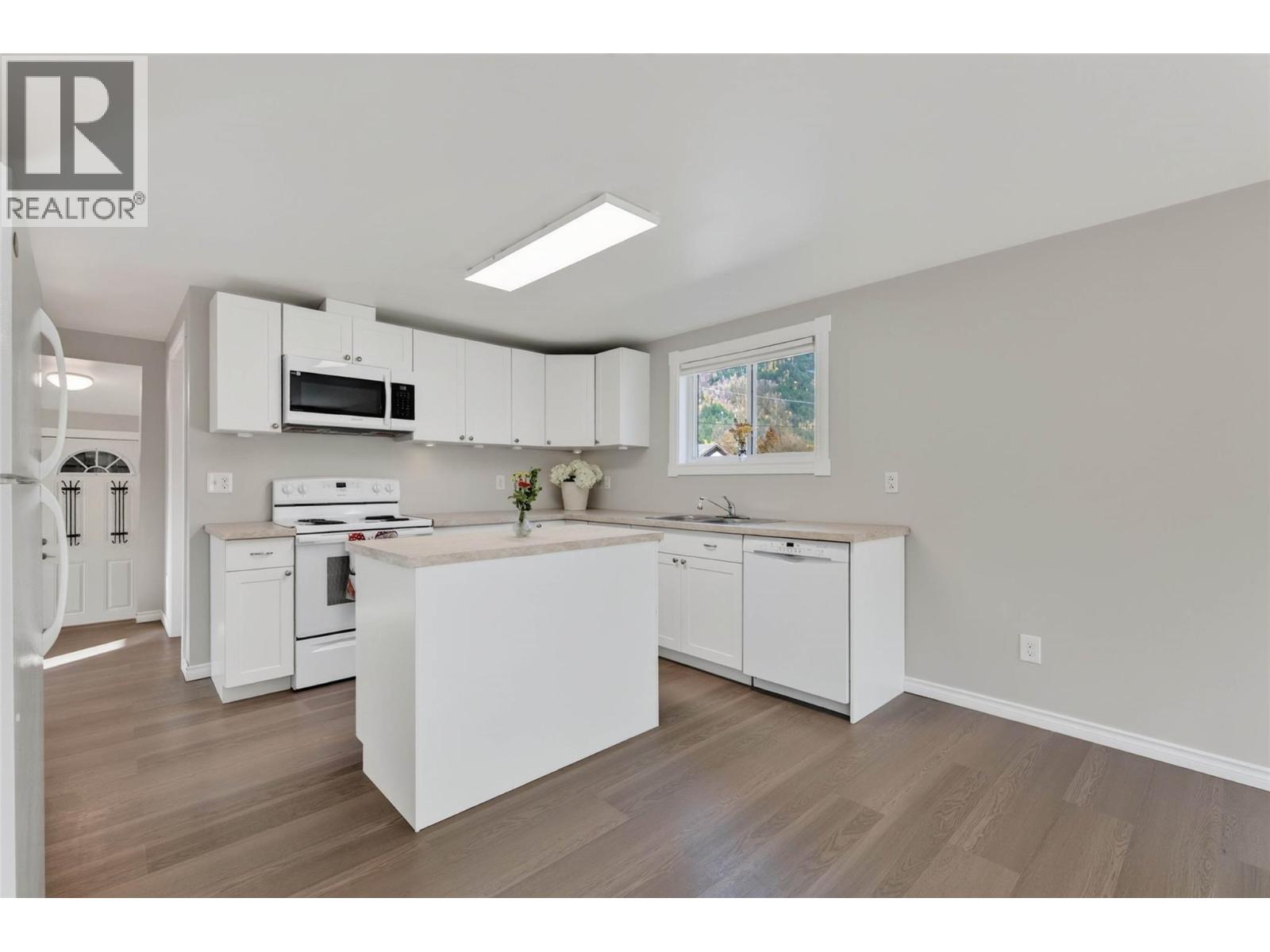 902 Cottonwood Avenue - 6