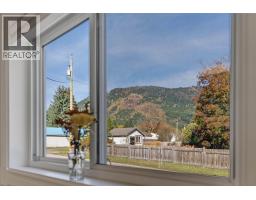 902 Cottonwood Avenue, Salmo, BC V0G1Z0 Photo 10