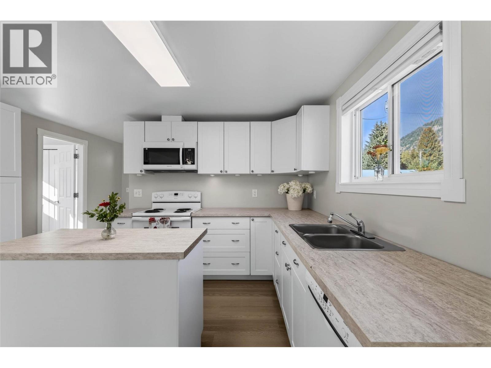 902 Cottonwood Avenue - 8