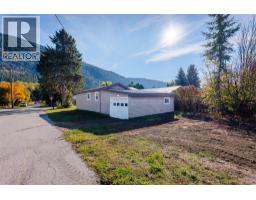 902 Cottonwood Avenue, Salmo, BC V0G1Z0 Photo 39