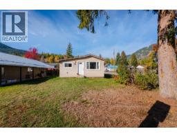 902 Cottonwood Avenue, Salmo, BC V0G1Z0 Photo 34