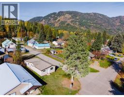 902 Cottonwood Avenue, Salmo, BC V0G1Z0 Photo 42