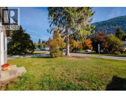 902 Cottonwood Avenue, Salmo, BC V0G1Z0 Photo 36
