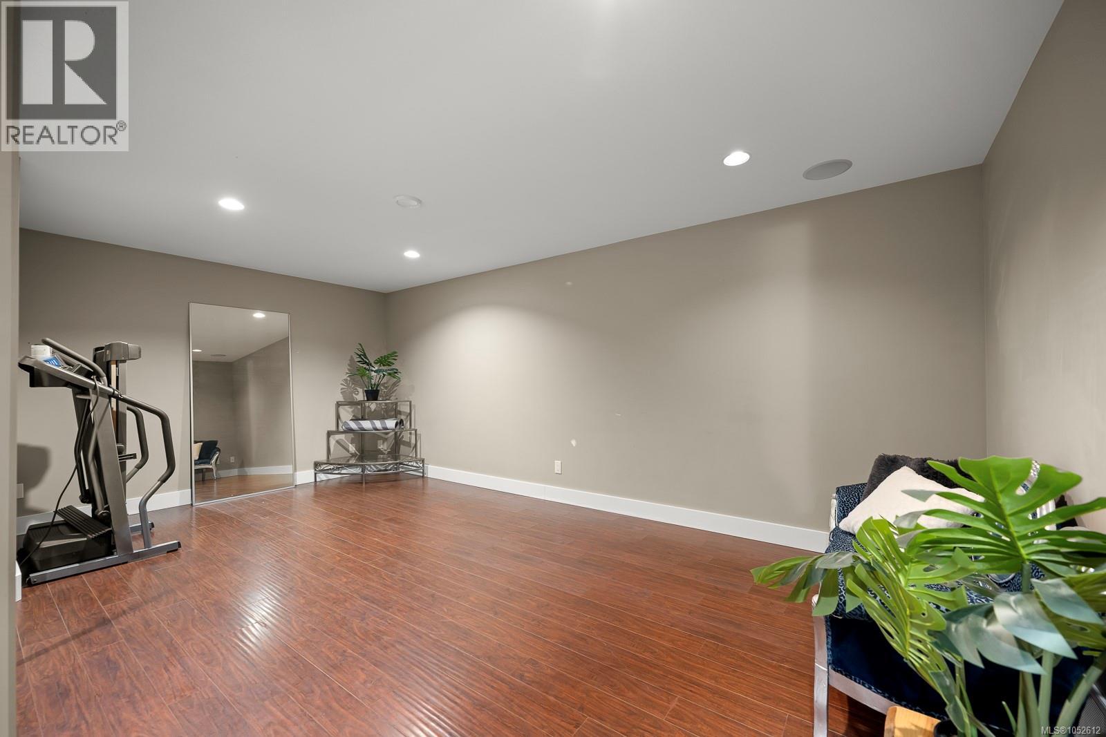 2644 Kendal Ave - 64