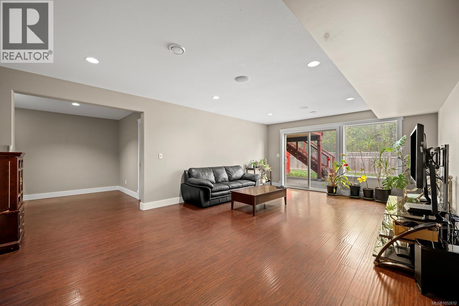 2644 Kendal Ave - 60