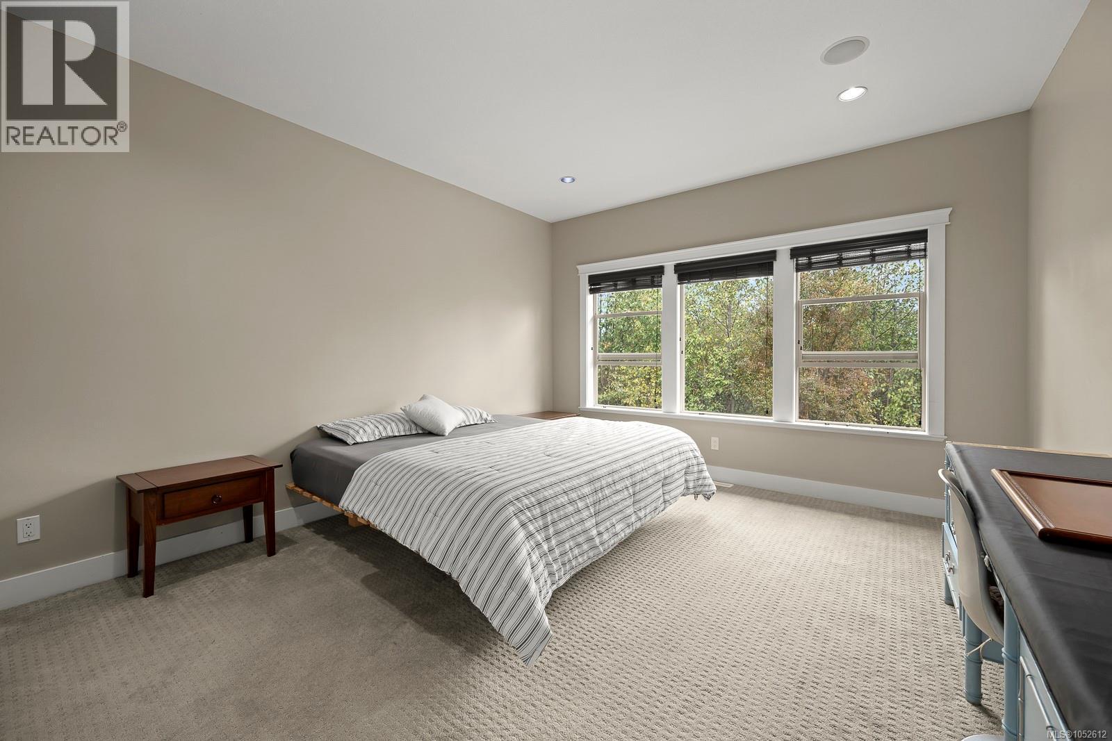 2644 Kendal Ave - 40