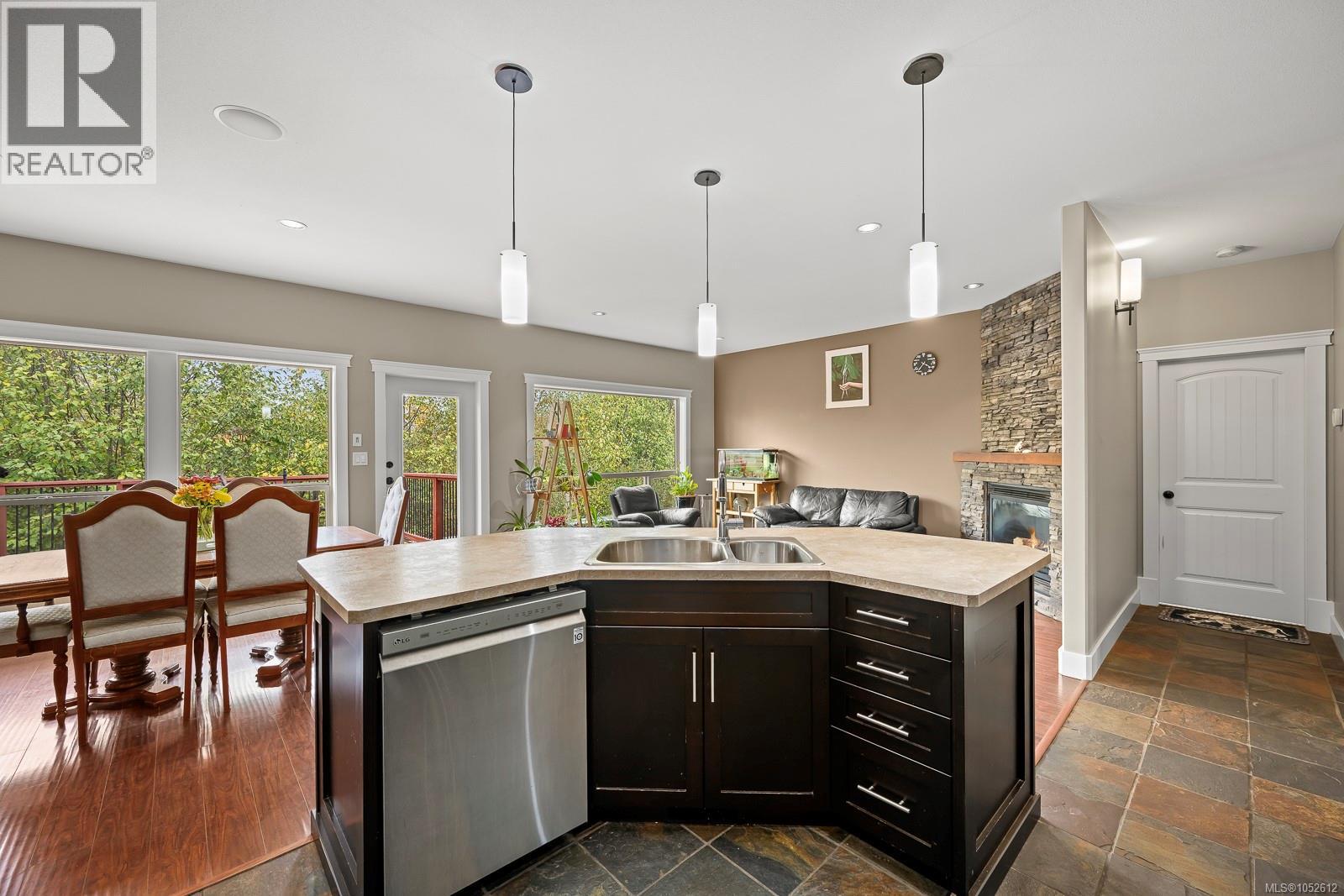 2644 Kendal Ave - 23