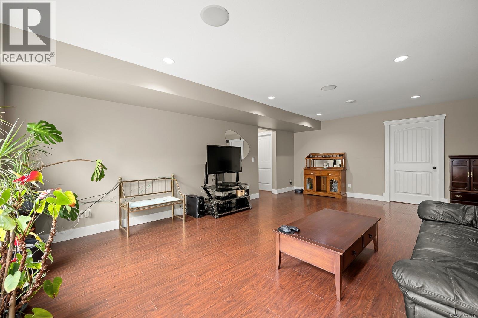 2644 Kendal Ave - 57