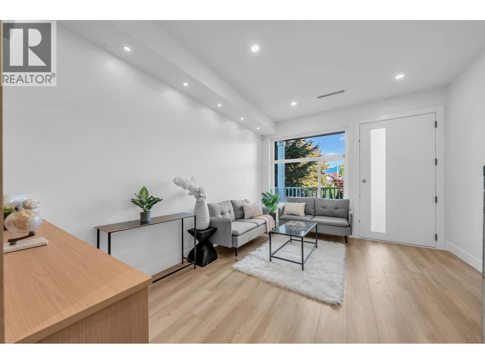 1 2554 DUNDAS STREET, Vancouver - Image 1