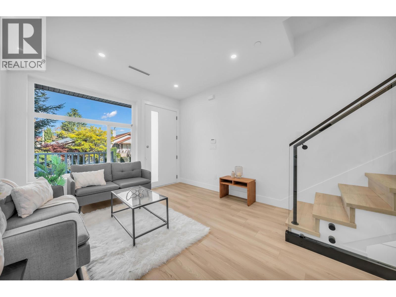 1 2554 DUNDAS STREET, Vancouver - Image 1